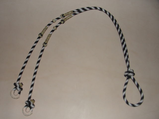  #035 RIENDA DE HILO CON BOTONES DE CUERO Y TAMBIEN CON EL BOTON DE HILO 